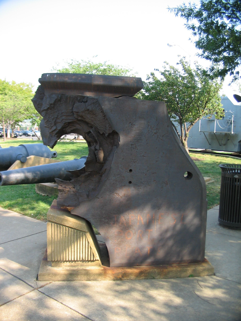 Illustration for article titled Iowa Class 16" Gun at Point Blank